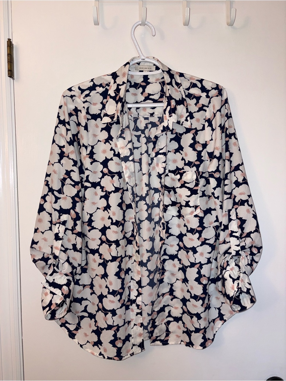 🍀4 for 25🍀 Skies Are Blue | Floral Button Up Blouse